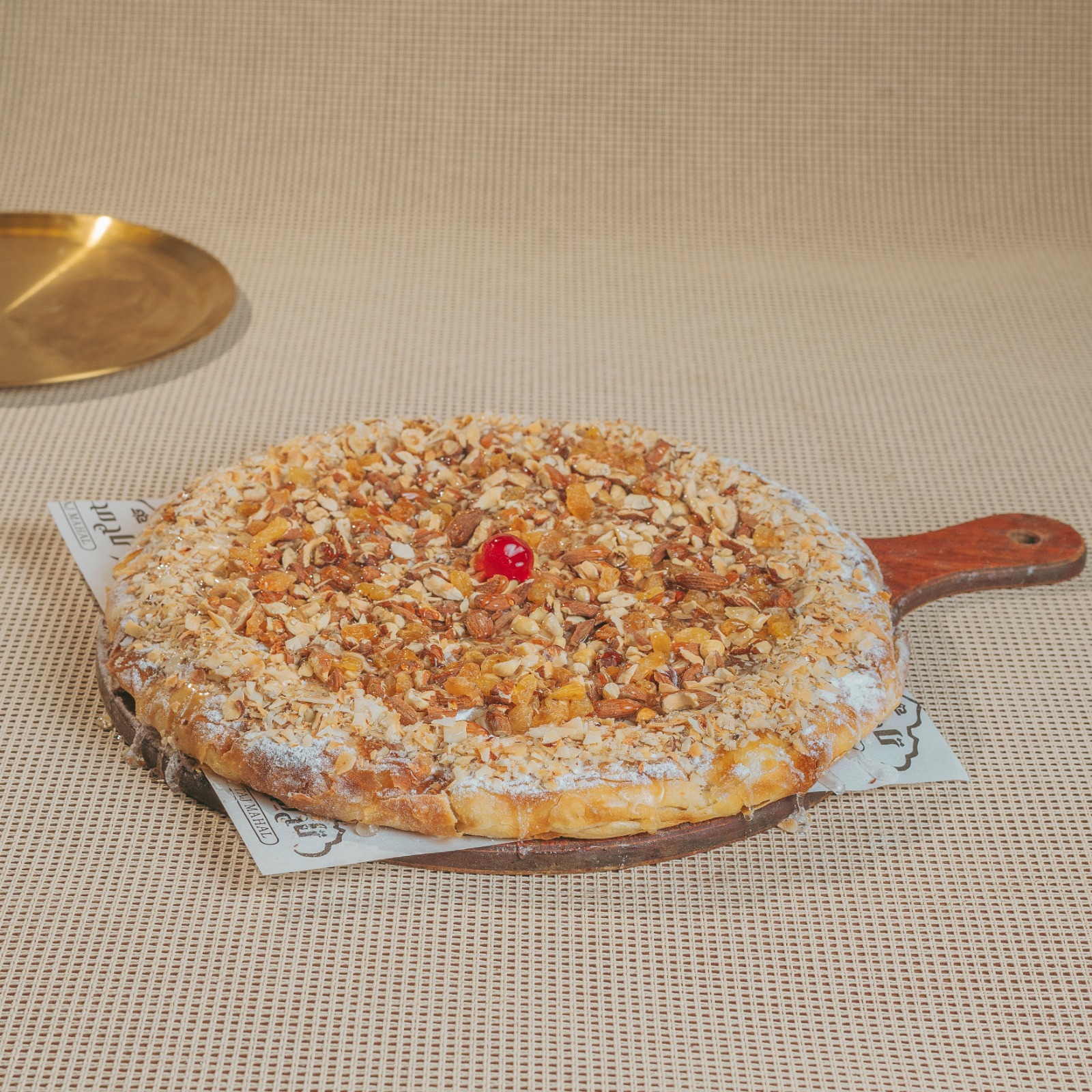 فطيرة كريمة مكسرات ( بندق + لوز )